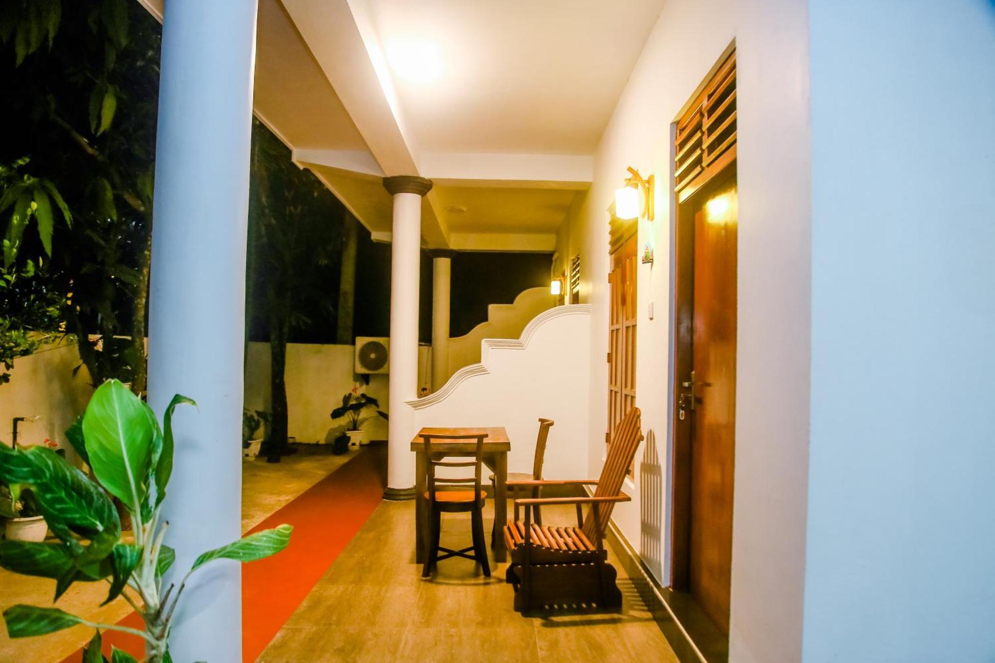 Bed and Breakfast Little Angels Мирисса Экстерьер фото